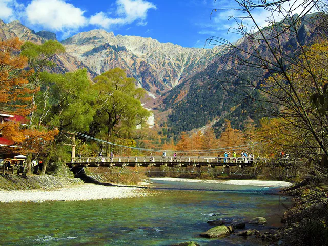 Quand réserver pour la saison des feuilles d'érable au Japon ? Annulation gratuite, prix, hôtels complets et stratégies de changement de région