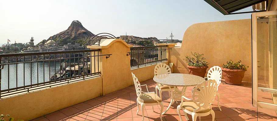 Terrace Room du MiraCosta avec grande terrasse tournée vers Porto Paradiso