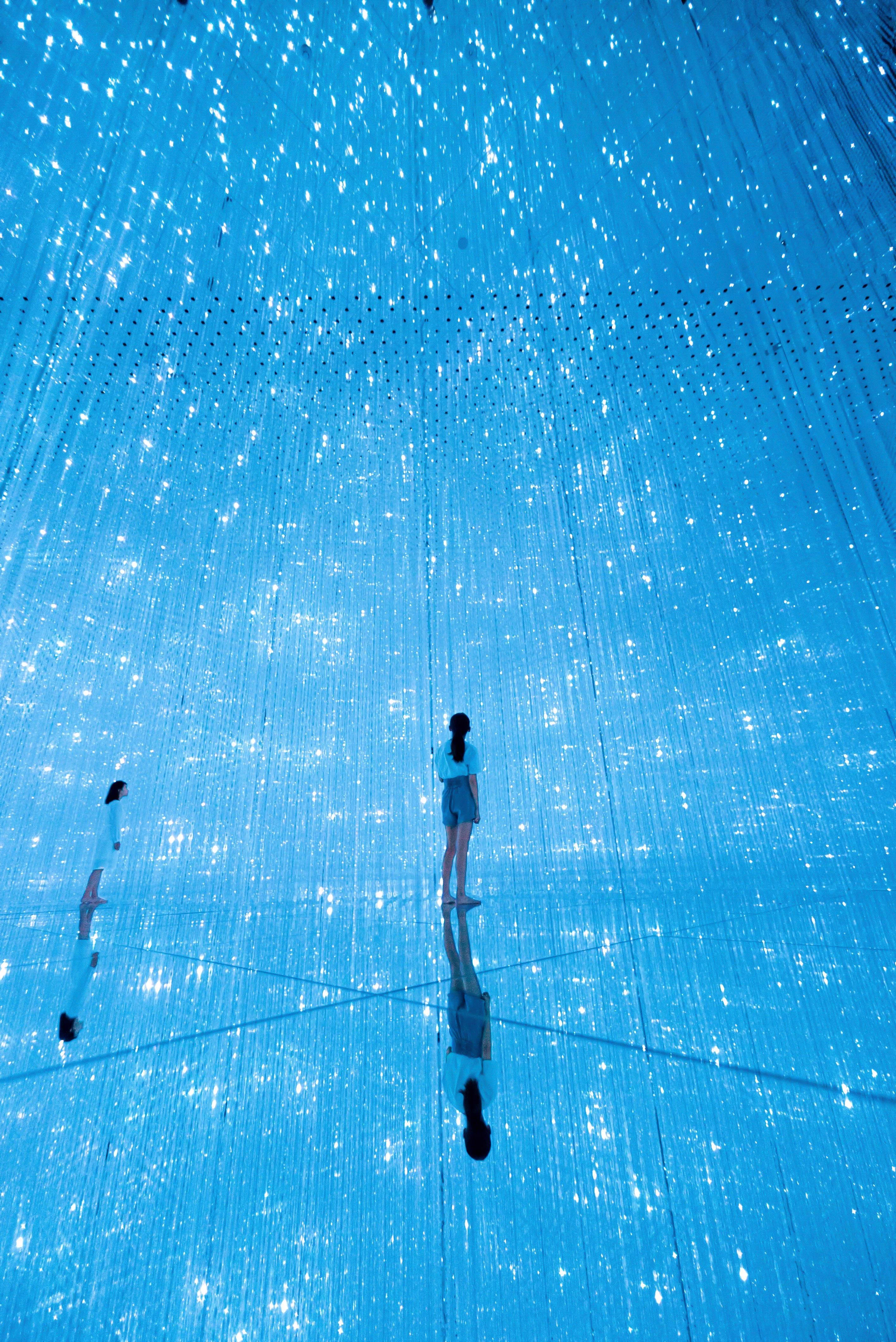 L’installation lumineuse The Infinite Crystal Universe à teamLab Planets
