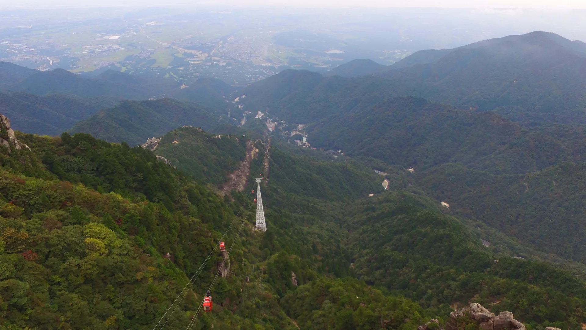 Vue sur les pentes de Gozaisho et la ligne du téléphérique