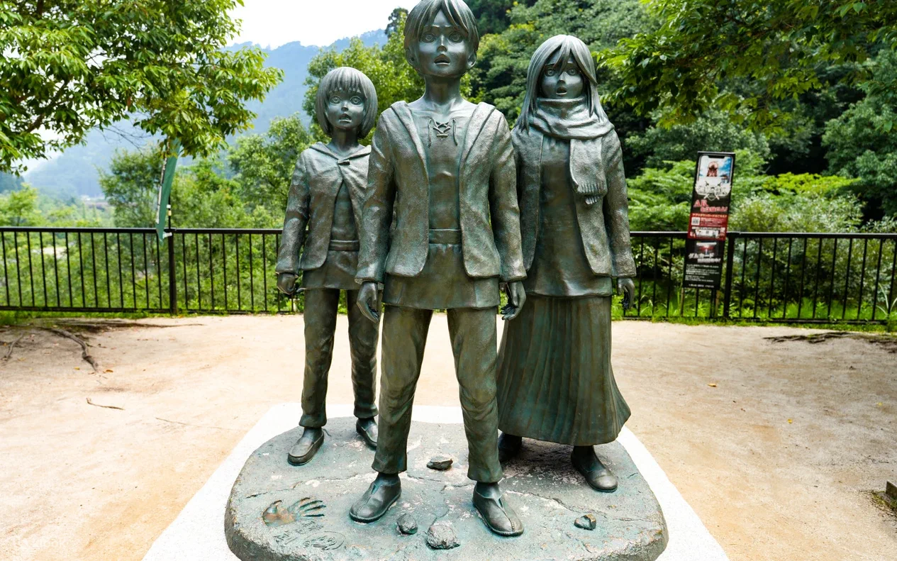 Statue du personnage de l’Attaque des Titans à la barrage de Daisen à Hita