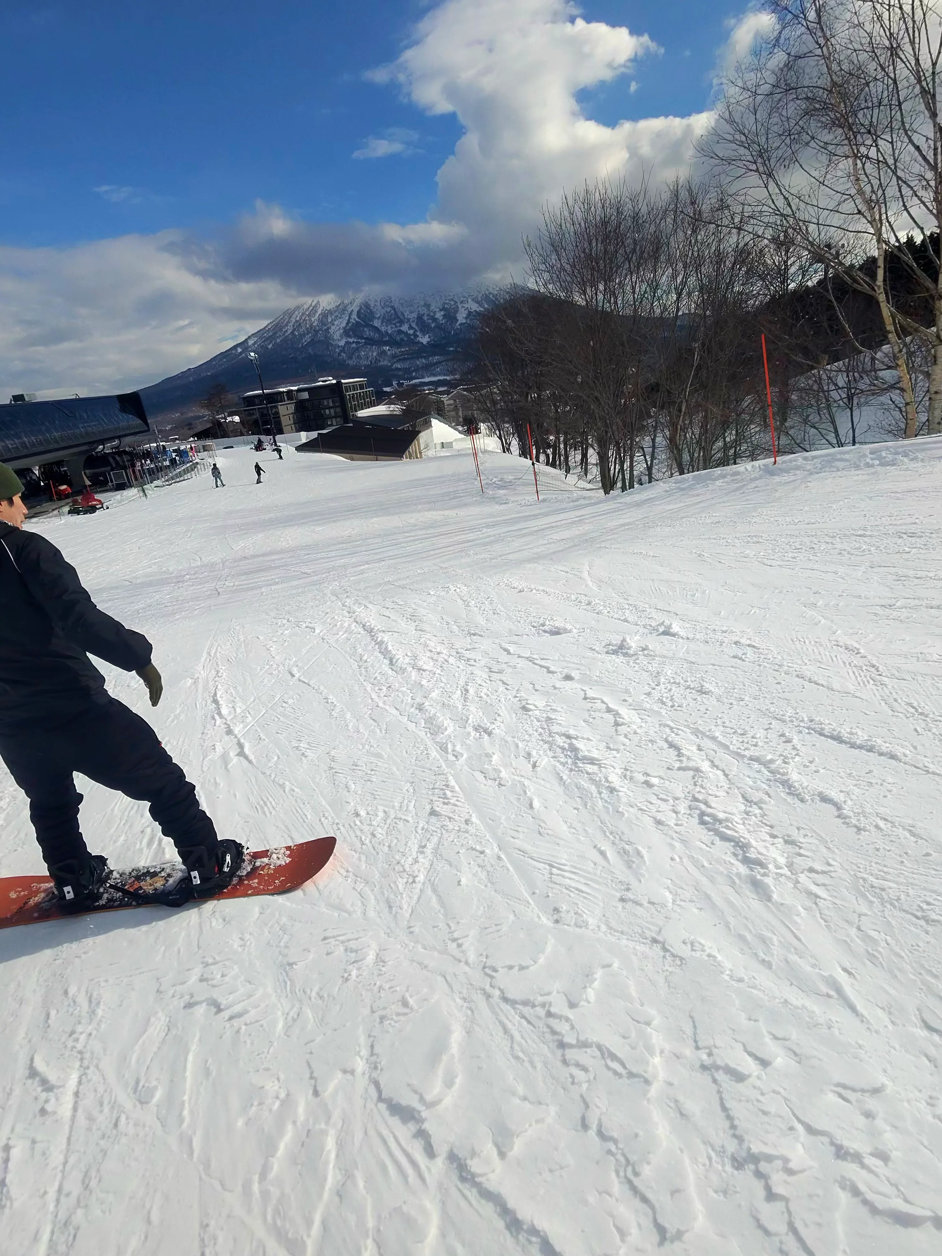 Équipement de ski et de snowboard pour vérifier le trajet entre le casier et la location