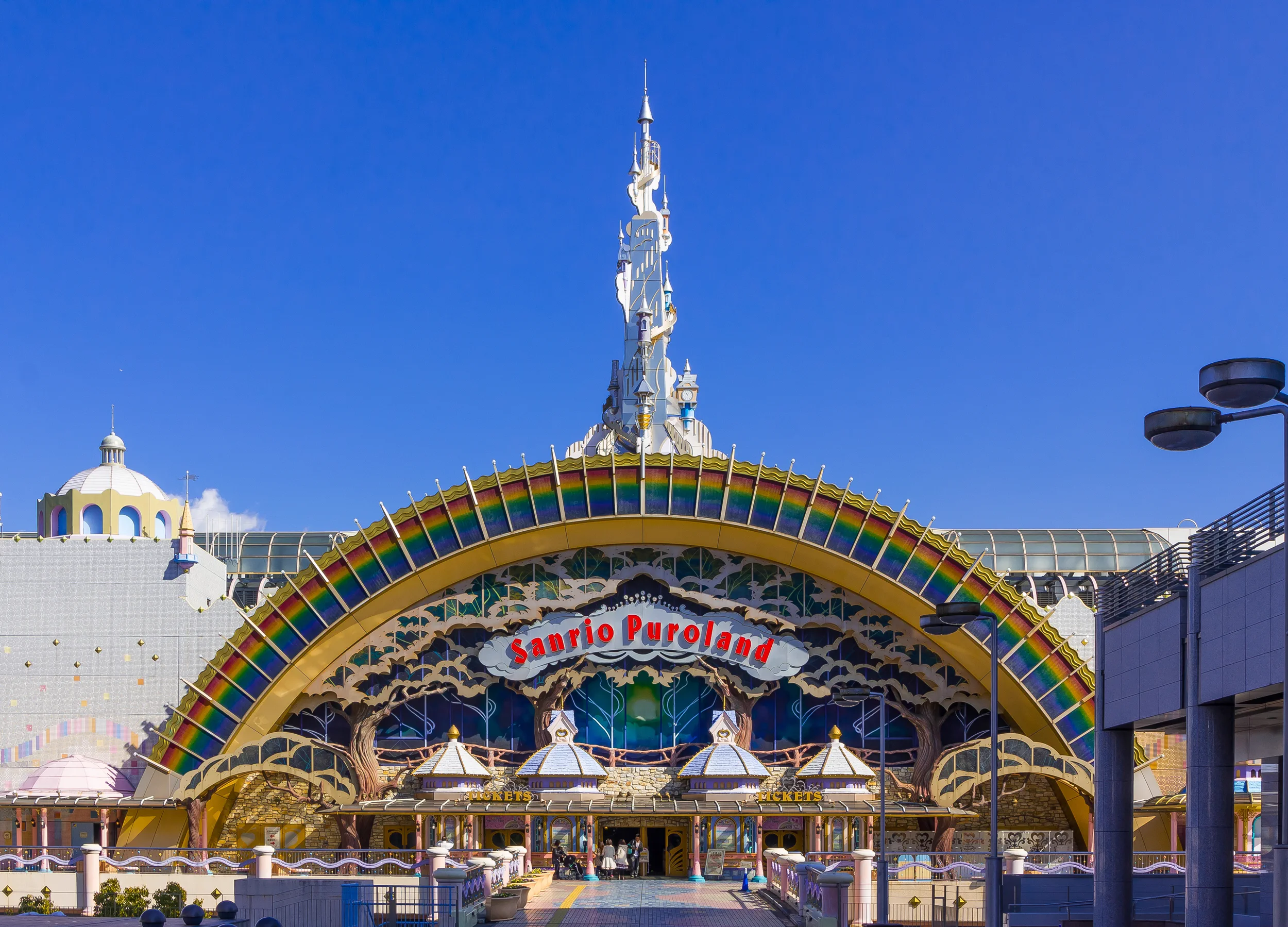 L’extérieur du Sanrio Rainbow Park, le Day Passport convient pour considérer le parc comme une étape principale dans l’ouest de Tokyo.