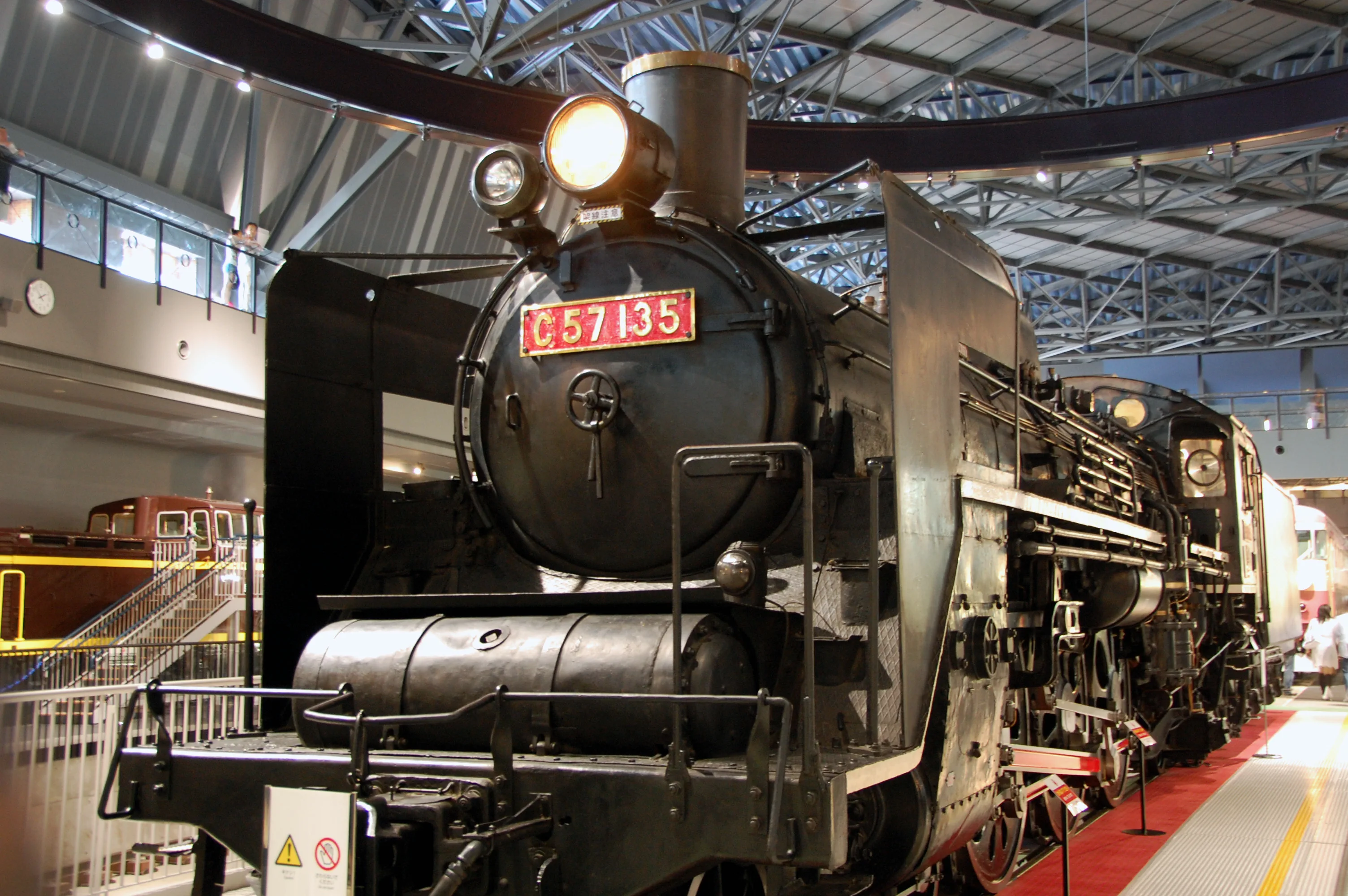 Locomotive C57 135 exposée au Musée ferroviaire de Saitama