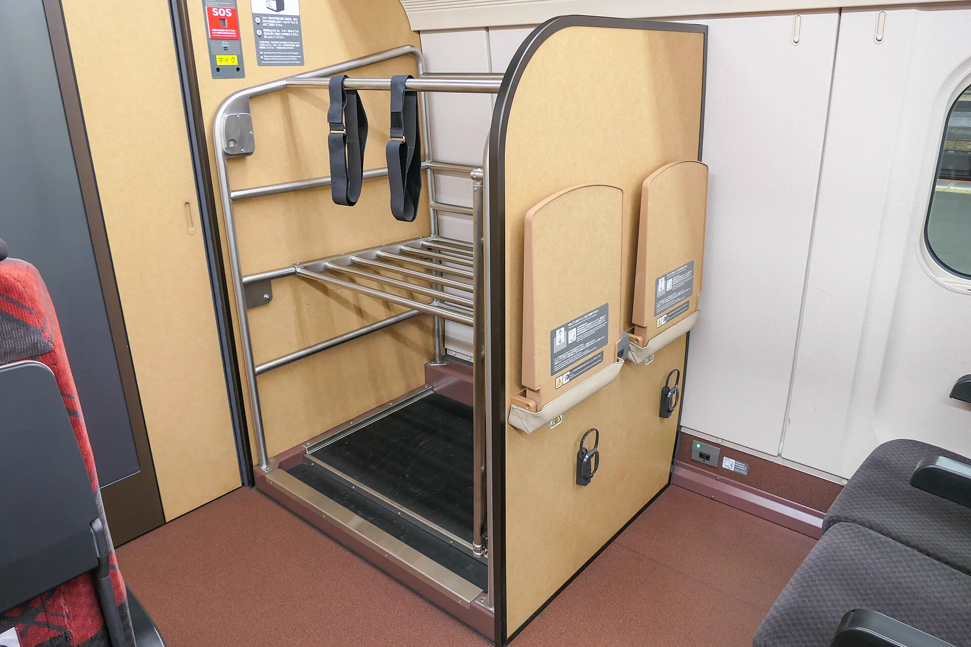 Disposition des espaces pour bagages volumineux sur les shinkansen et JR Pass, ainsi que la livraison à domicile