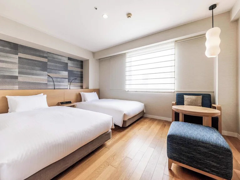 HOTEL STRATA NAHA : Compact 16–18 m² ou Twin 22–24 m² pour deux personnes ?
