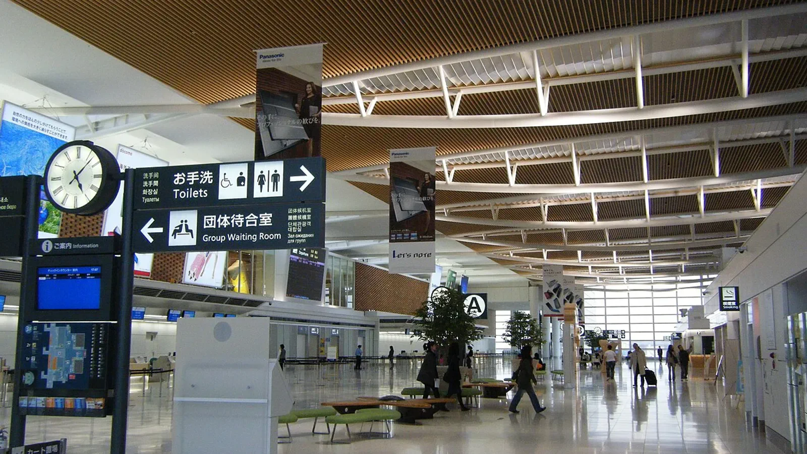 Le terminal international de New Chitose : dormir près de l’aéroport réduit le risque de transport terrestre mais ne garantit pas l’exploitation du vol