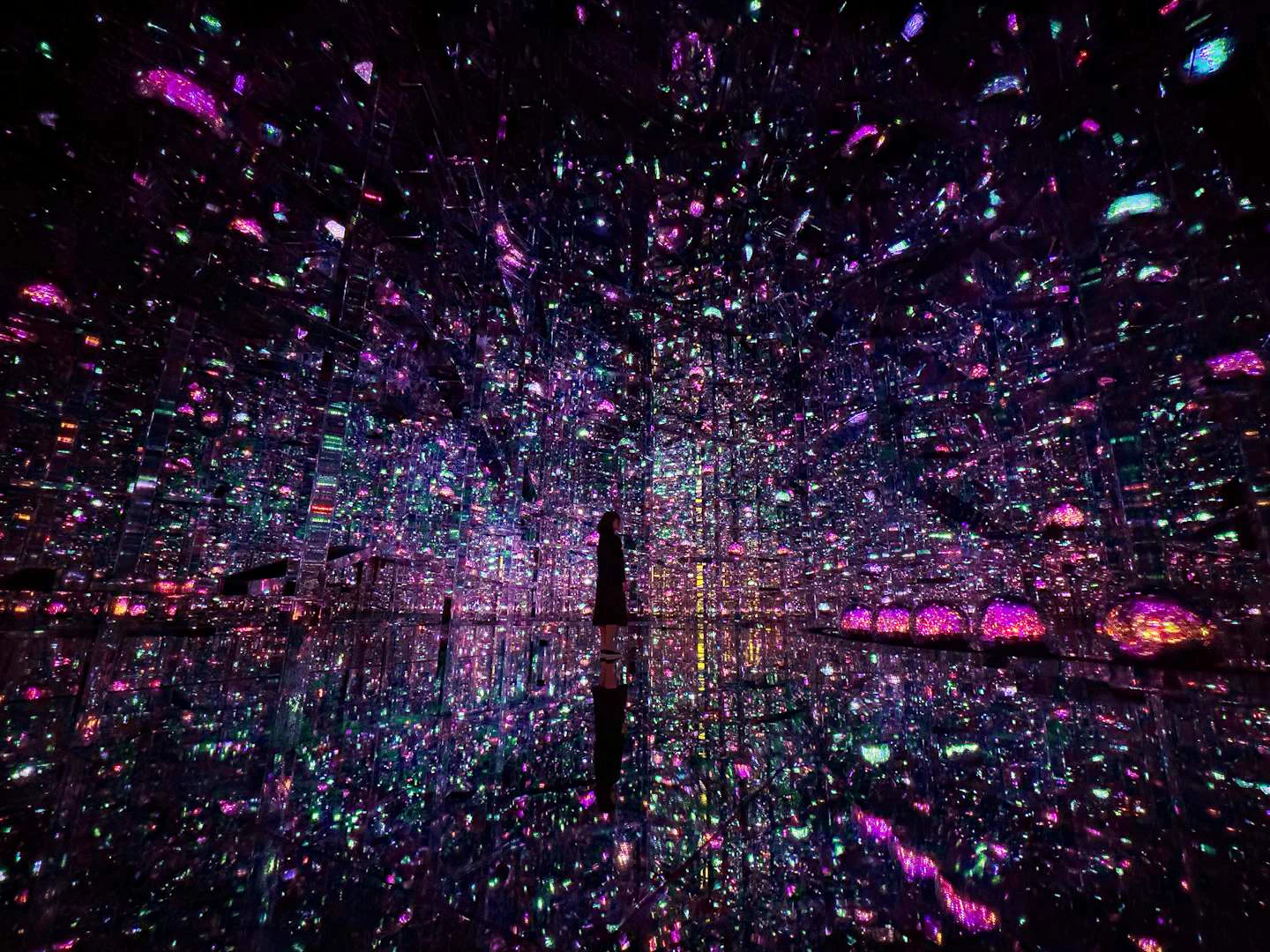 Infinite Crystal World à teamLab Borderless