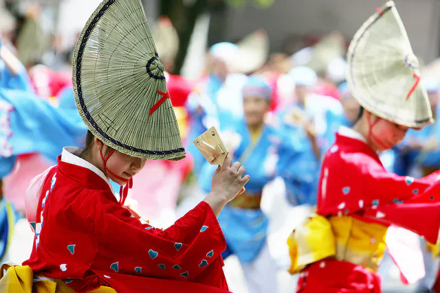 Danseurs du festival de Kōchi dans la rue