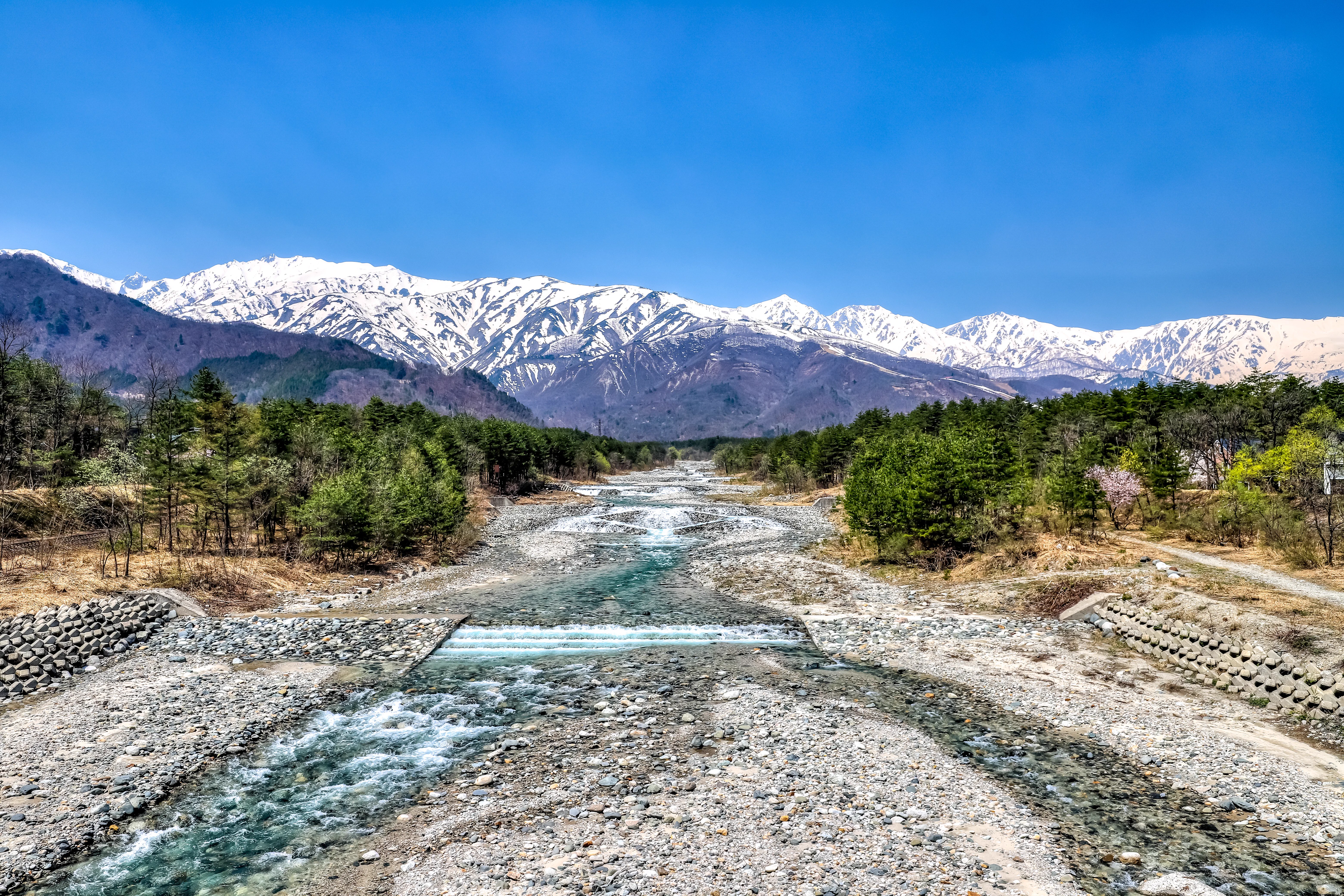 Village de Hakuba et Alpes japonaises du Nord en hiver