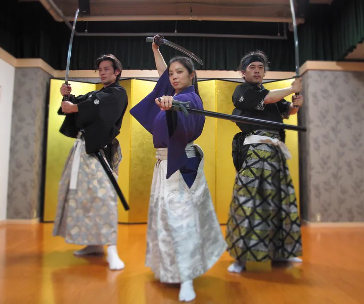 Spectacle de danse de sabre Samurai Kenbu à Kyoto et scène de la culture des samouraïs