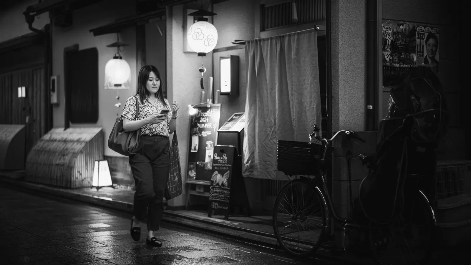 Rue de Gion à Kyoto, utile pour les voyageurs qui veulent profiter d’Higashiyama tôt le matin et de Gion le soir