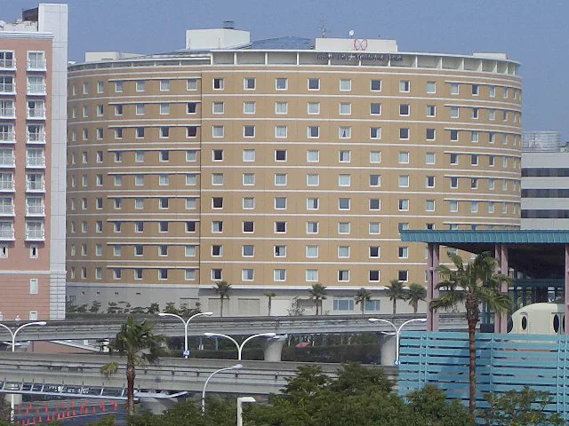 Hôtel de Tokyo Bay illustrant le compromis entre transport et chambre familiale