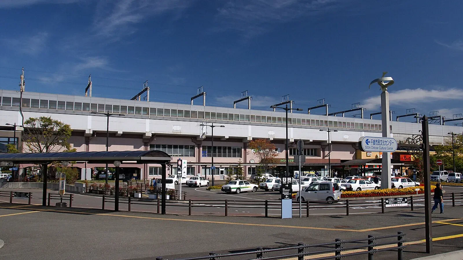 La gare JR de Chitose constitue une option pratique pour réduire la distance jusqu'à l'aéroport de New Chitose lors de la dernière nuit.