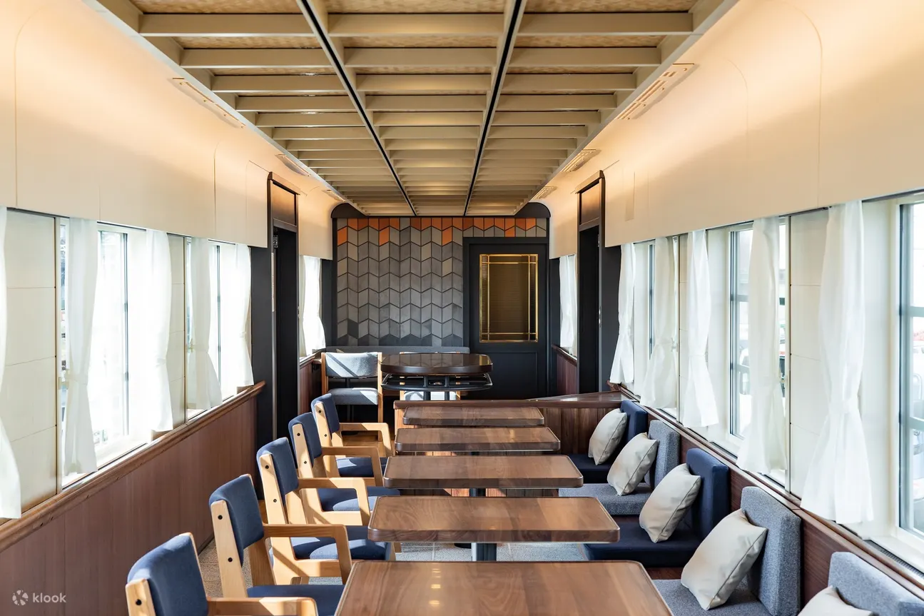 Les voitures et l’intérieur du train THE RAIL KITCHEN CHIKUGO