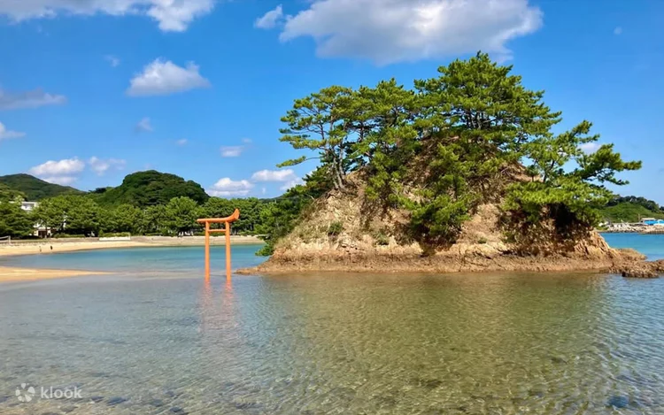 Ferry reliant Kōnominate à l’île d’Ōshima, dans la région de Munakata