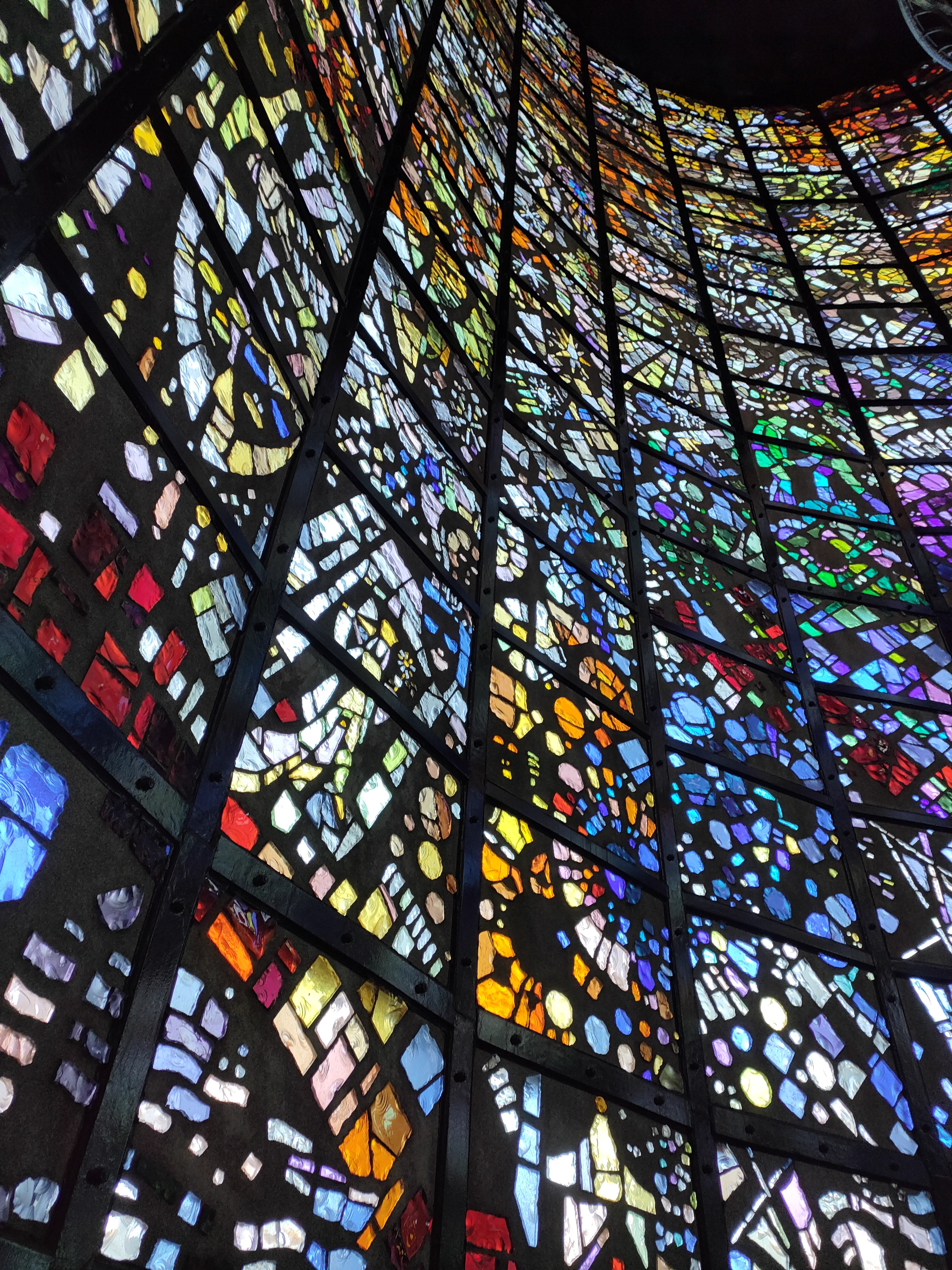 Vitrail coloré de la Symphonic Sculpture