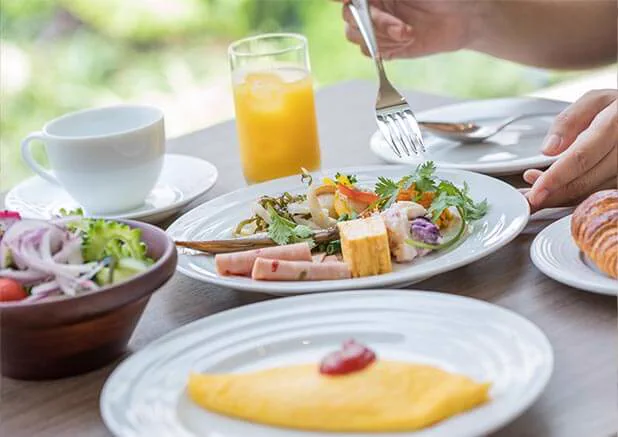 Espaces de restauration comparés dans les hôtels de Naha