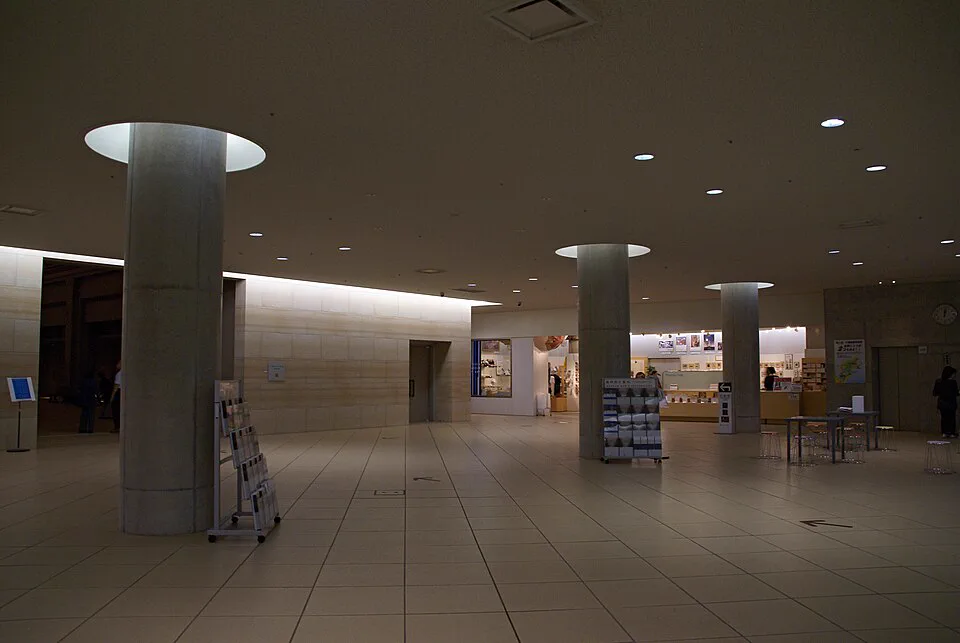 Long parcours de visite du musée Otsuka avec des reproductions de plusieurs périodes