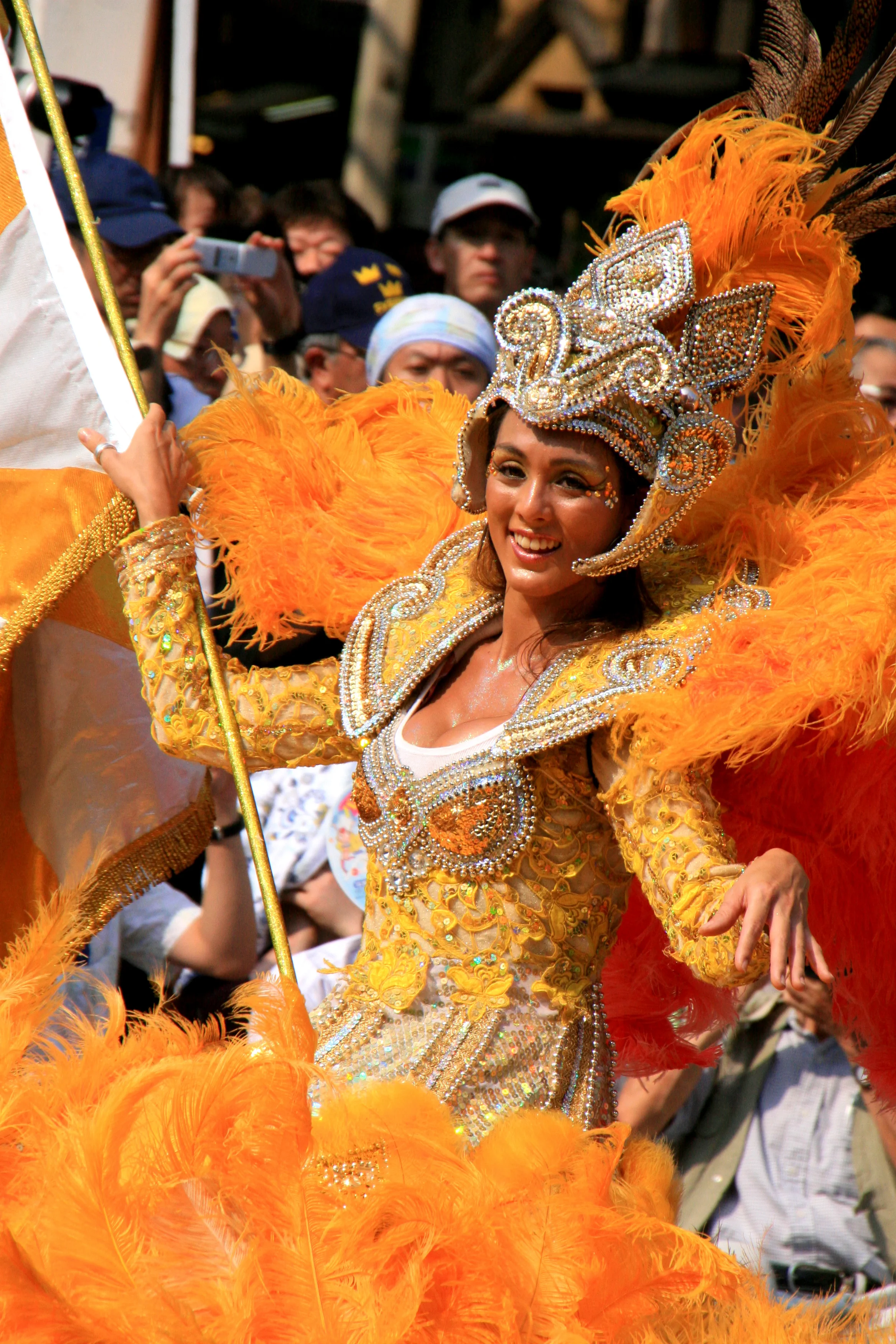 Artistes en costume au Carnaval de Samba d’Asakusa