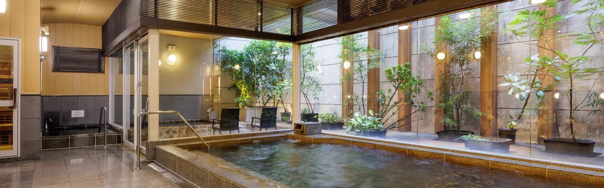 Grand bain thermal et sauna du Nishitetsu Hotel Croom Hakata