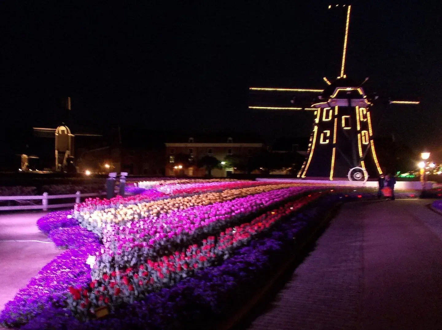 Grand feu d’artifice au-dessus de Huis Ten Bosch à Nagasaki