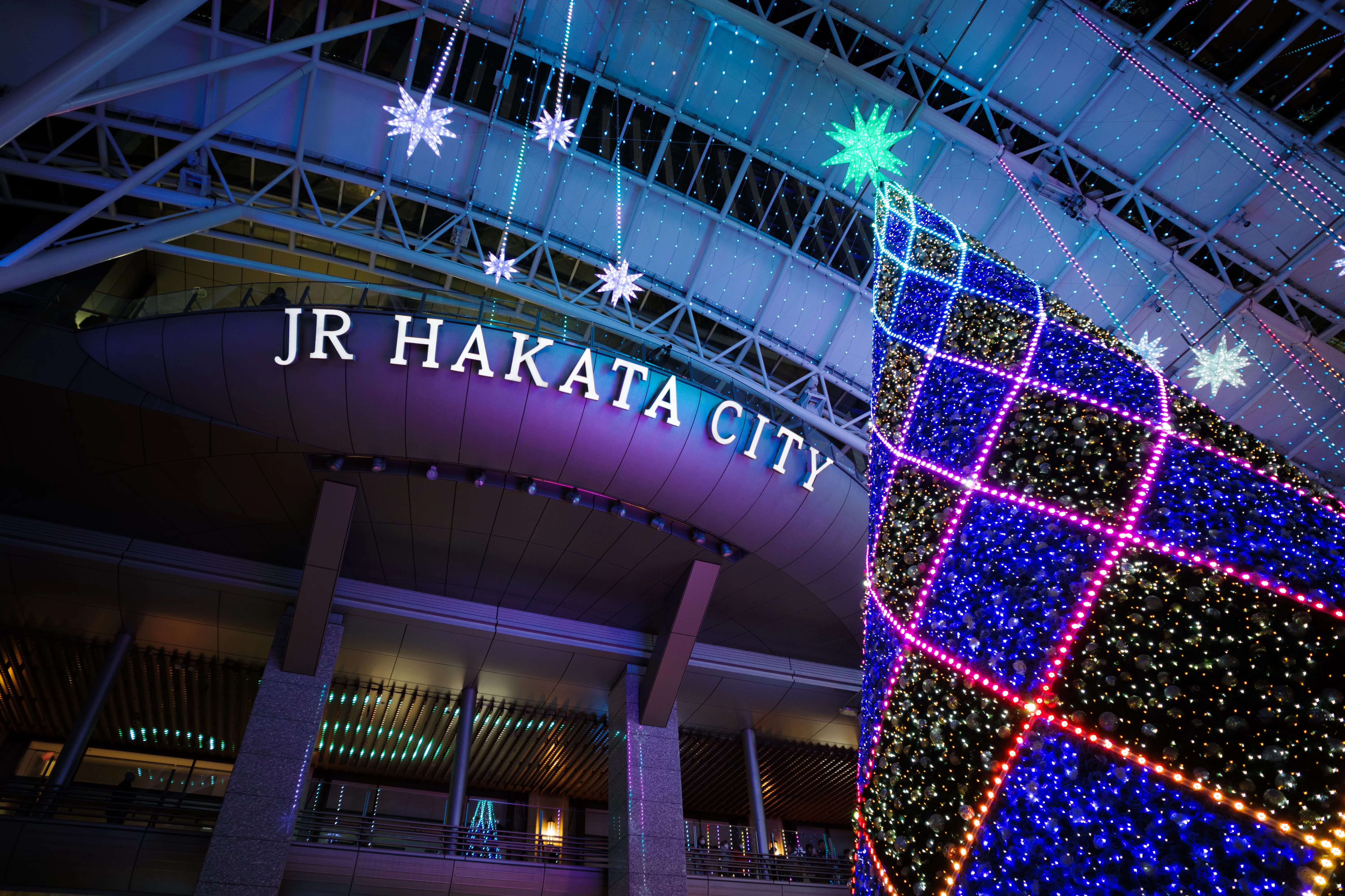 Gare de Hakata à Fukuoka, principal hub JR et shinkansen de la ville