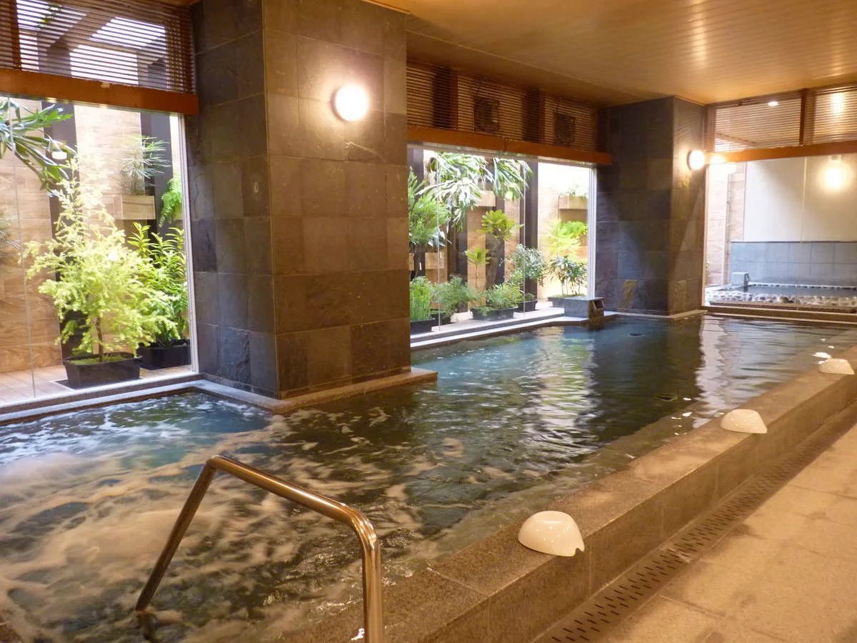 Grand bain thermal naturel du Nishitetsu Hotel CROOM Hakata