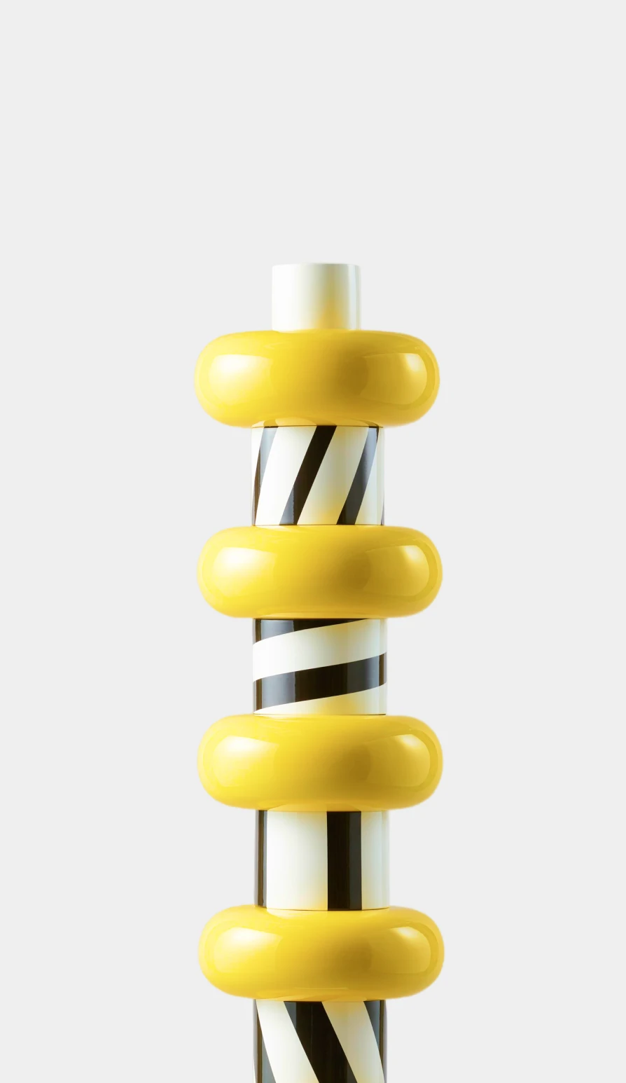 Œuvre jaune de Sottsass au musée Artizon
