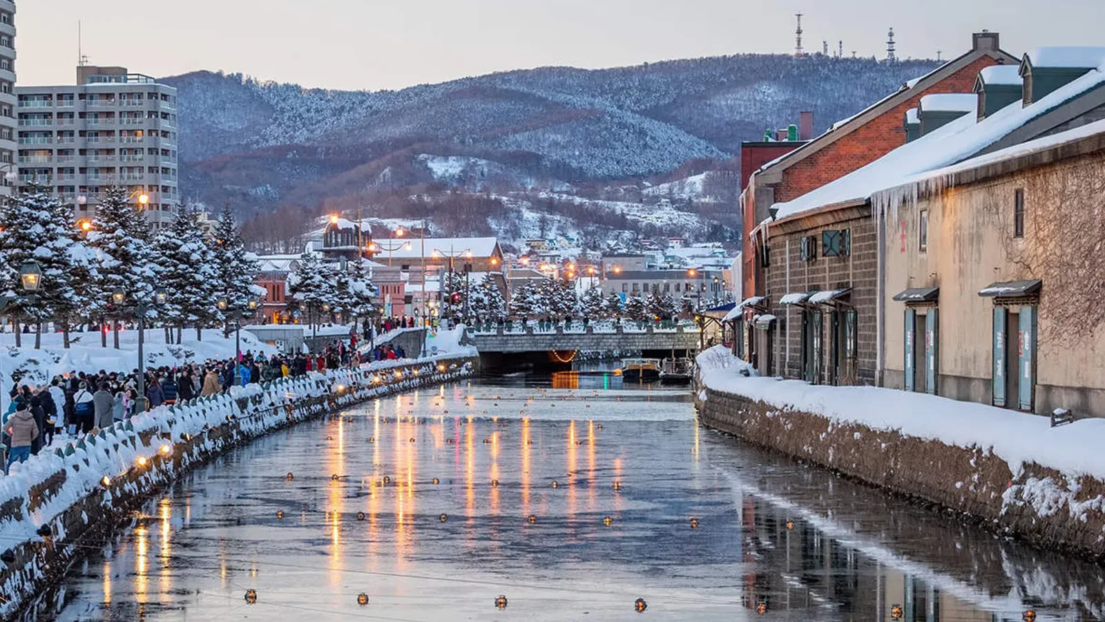 Le canal d'Otaru et le centre-ville sont adaptés à une excursion aller-retour en JR depuis Sapporo, sans nécessité de réserver une voiture.