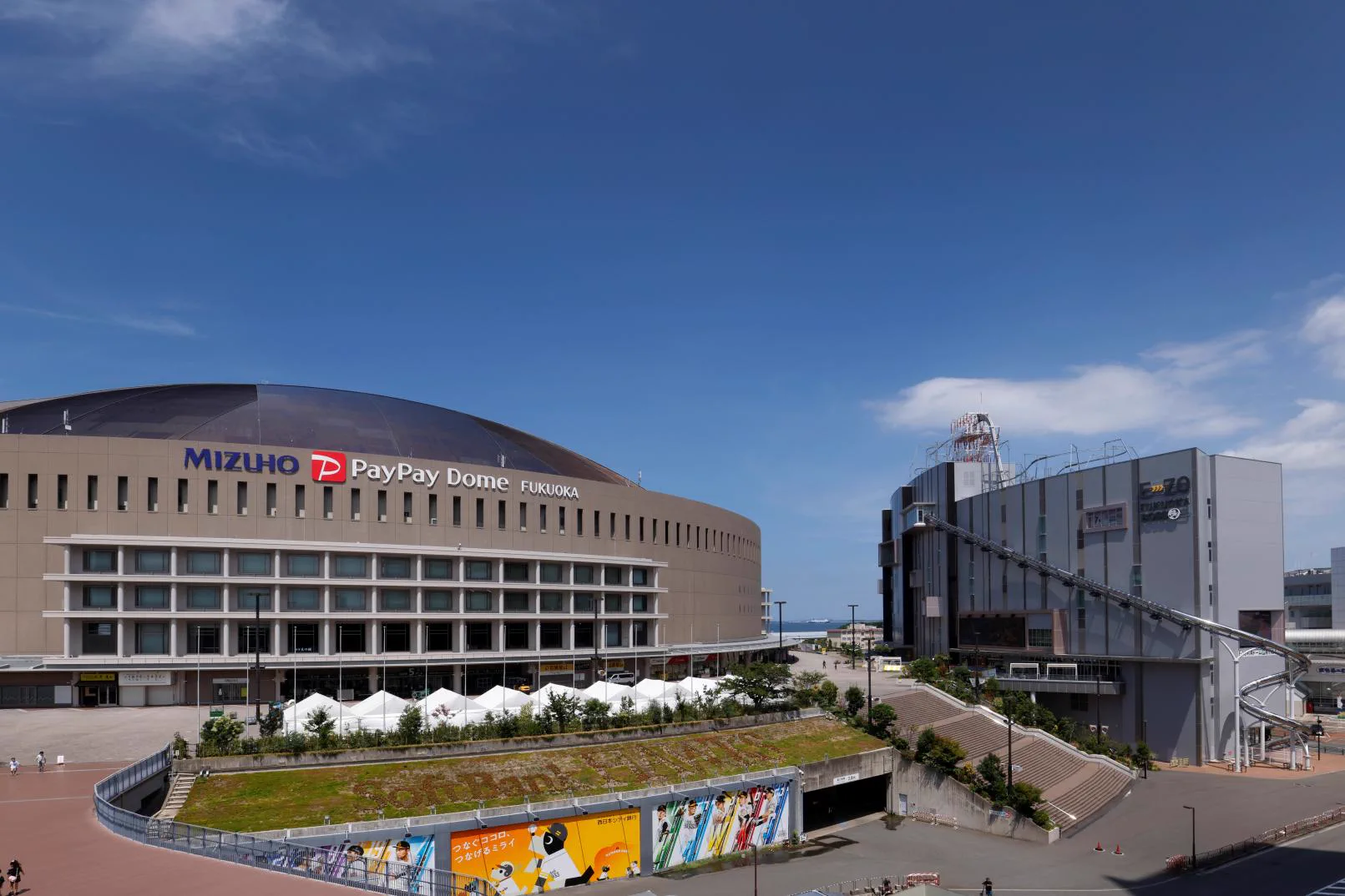 BOSS E・ZO FUKUOKA près du Mizuho PayPay Dome, avec le tube extérieur すべZO