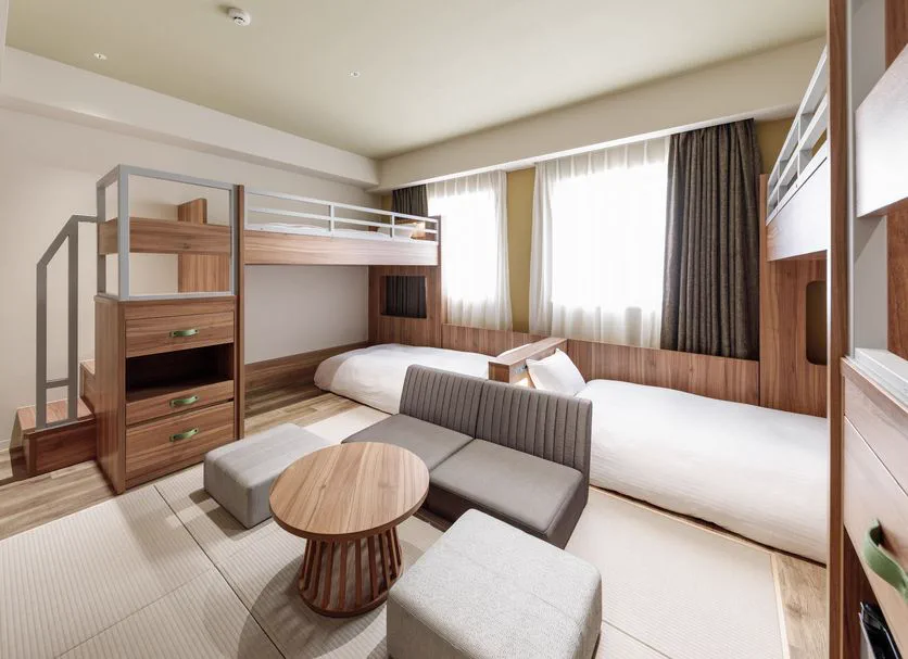 Nishitetsu Hotel Croom Hakata Gion chambre de groupe, avec lits superposés pouvant accueillir 4 adultes