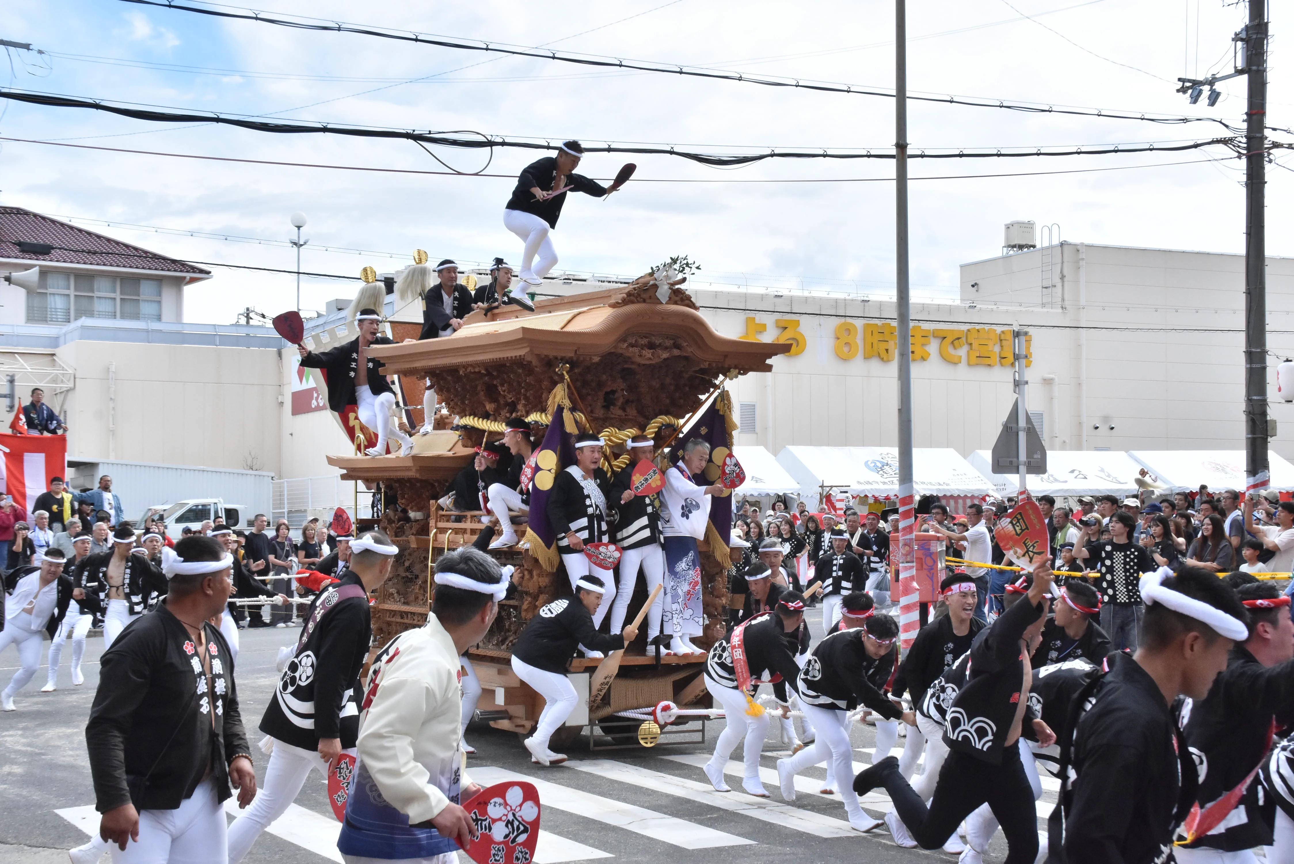 Kishiwada Danjiri Matsuri, défilé de chars dans la région de Fukuda-cho lors du festival d’octobre (photo officielle de la ville de Kishiwada 2025)