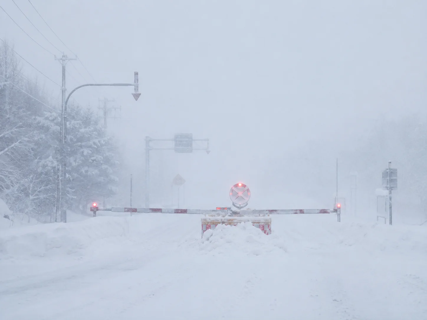 Visibilité et fermetures pendant un blizzard à Hokkaido