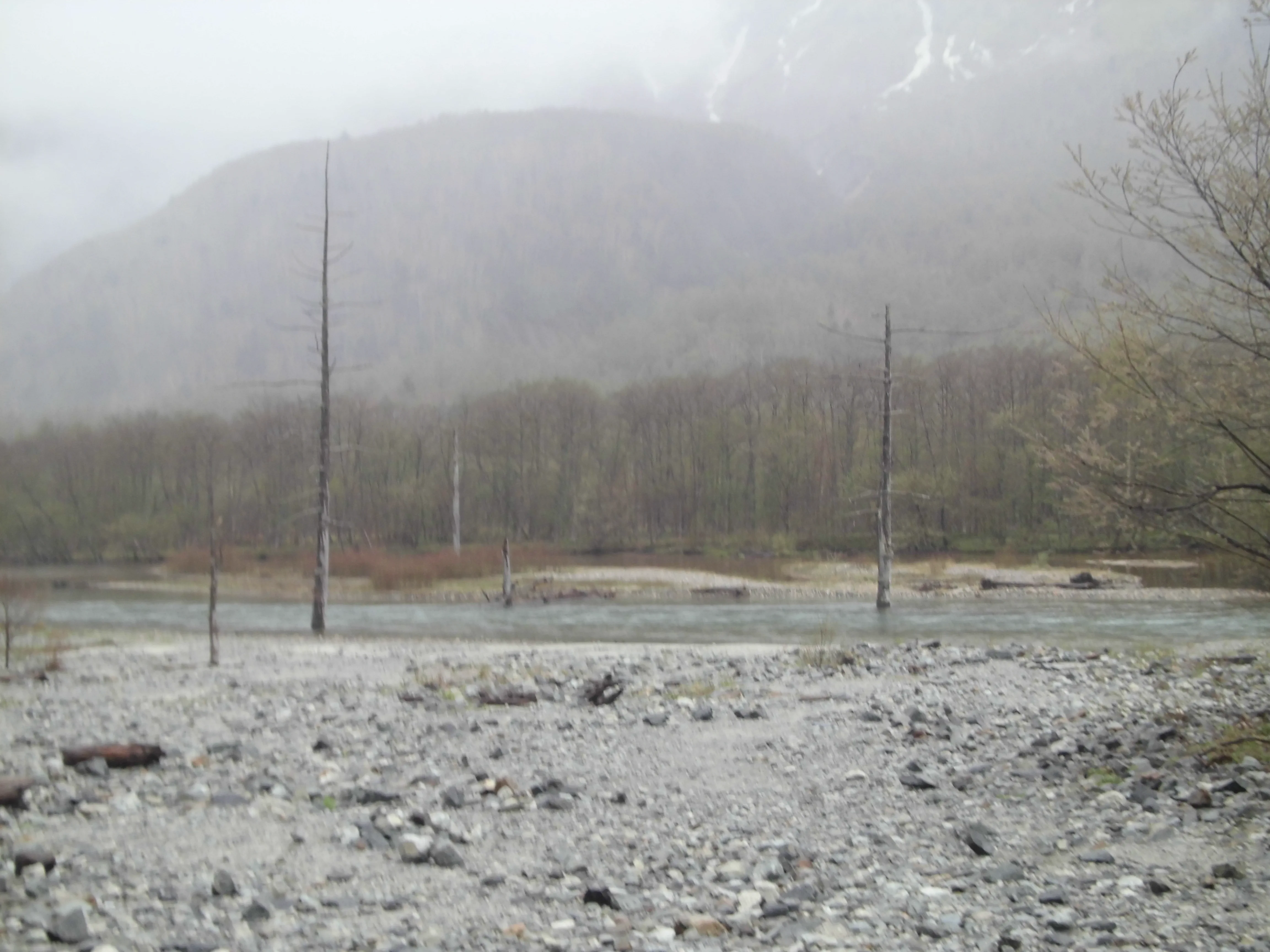 Paysage matinal de la montagne au lac Taisho, Kamikochi