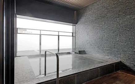 Grand bain réservé aux clients du JR Inn Asahikawa