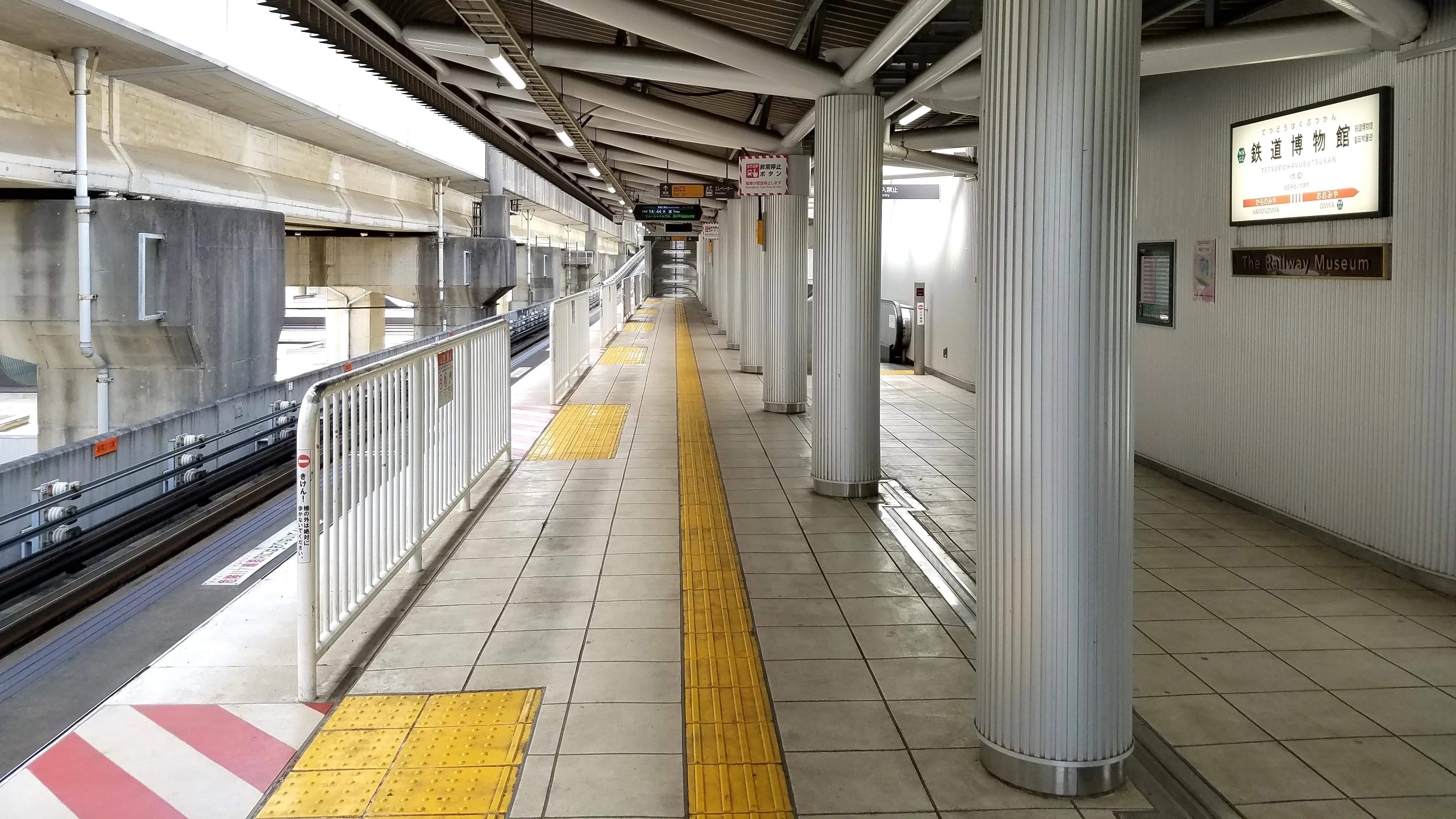 Quai du New Shuttle vers la station Tetsudo-Hakubutsukan