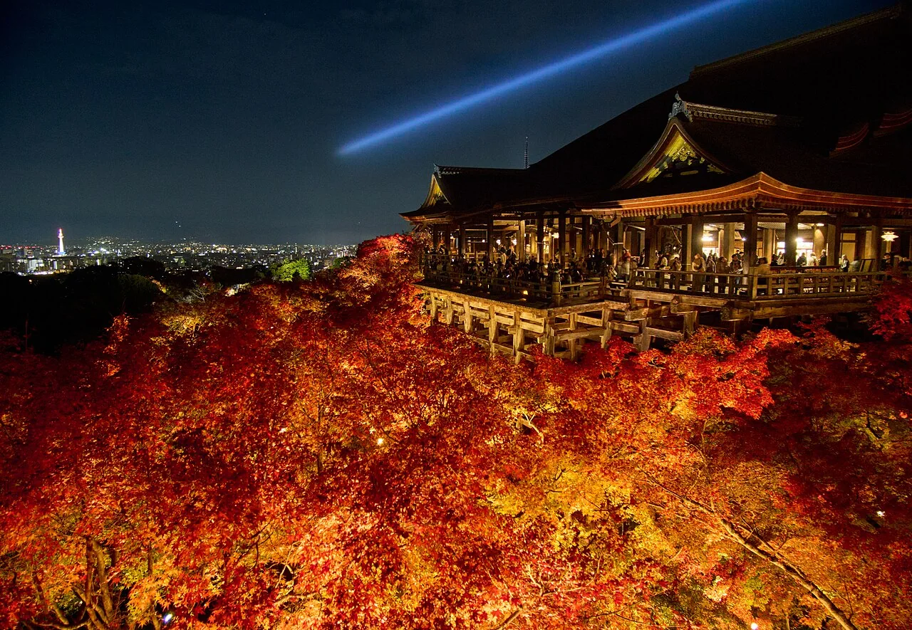Kiyomizu-dera de nuit en novembre 2026 : où dormir après la visite ?