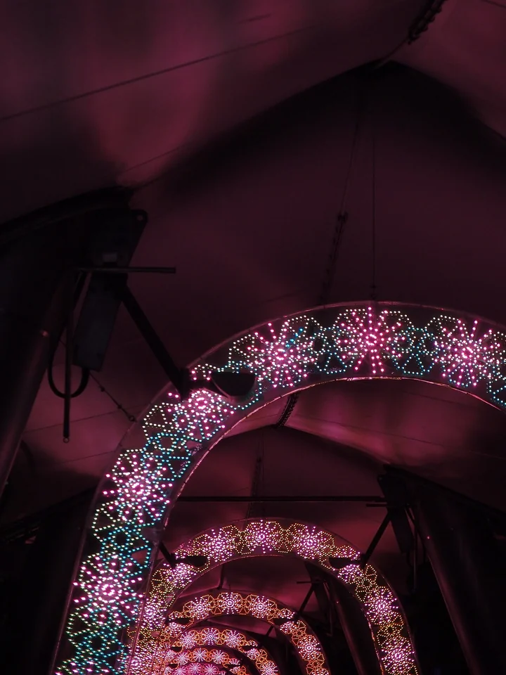 Arches lumineuses de Tokyo Dome City en décembre 2013