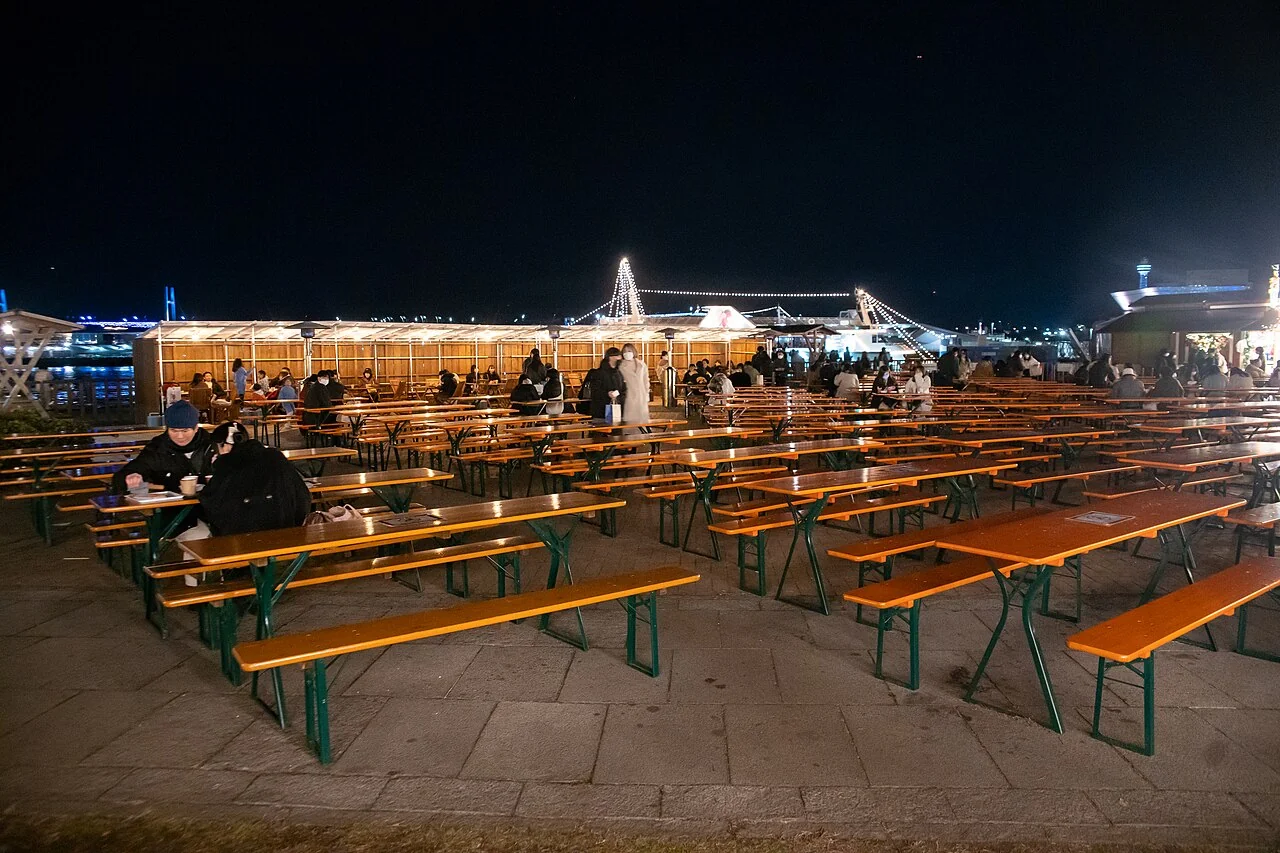 Tables de restauration du marché de Noël de Yokohama en 2022
